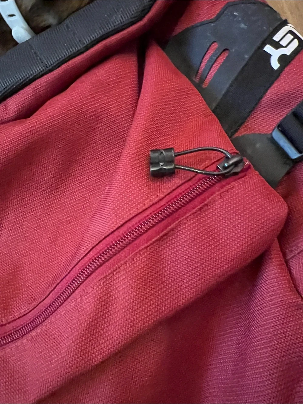 OAKLEY Burgundy Street Backpack Hiking Outdoors Business Shoulder Straps z11